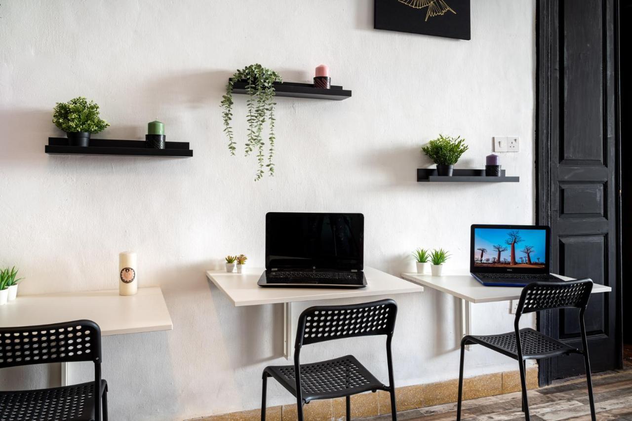 Bee Hostel ليماسول المظهر الخارجي الصورة