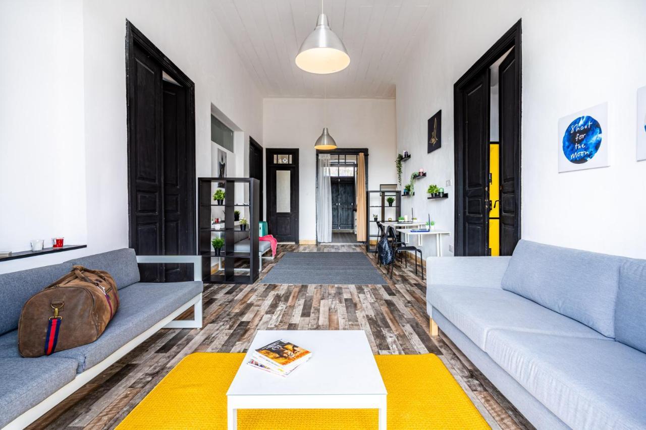 Bee Hostel ليماسول المظهر الخارجي الصورة